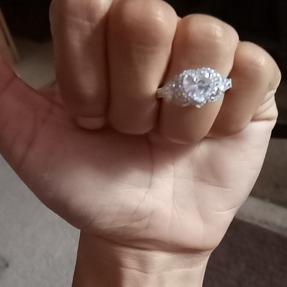 Absolutely gorgeous rhinestone heart ring - Picture 6 of 7